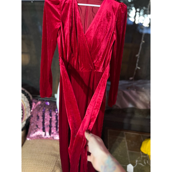 Women's Antonio Melani Red Velvet Long Sleeve Dress Size 2 - Picture 3 of 6